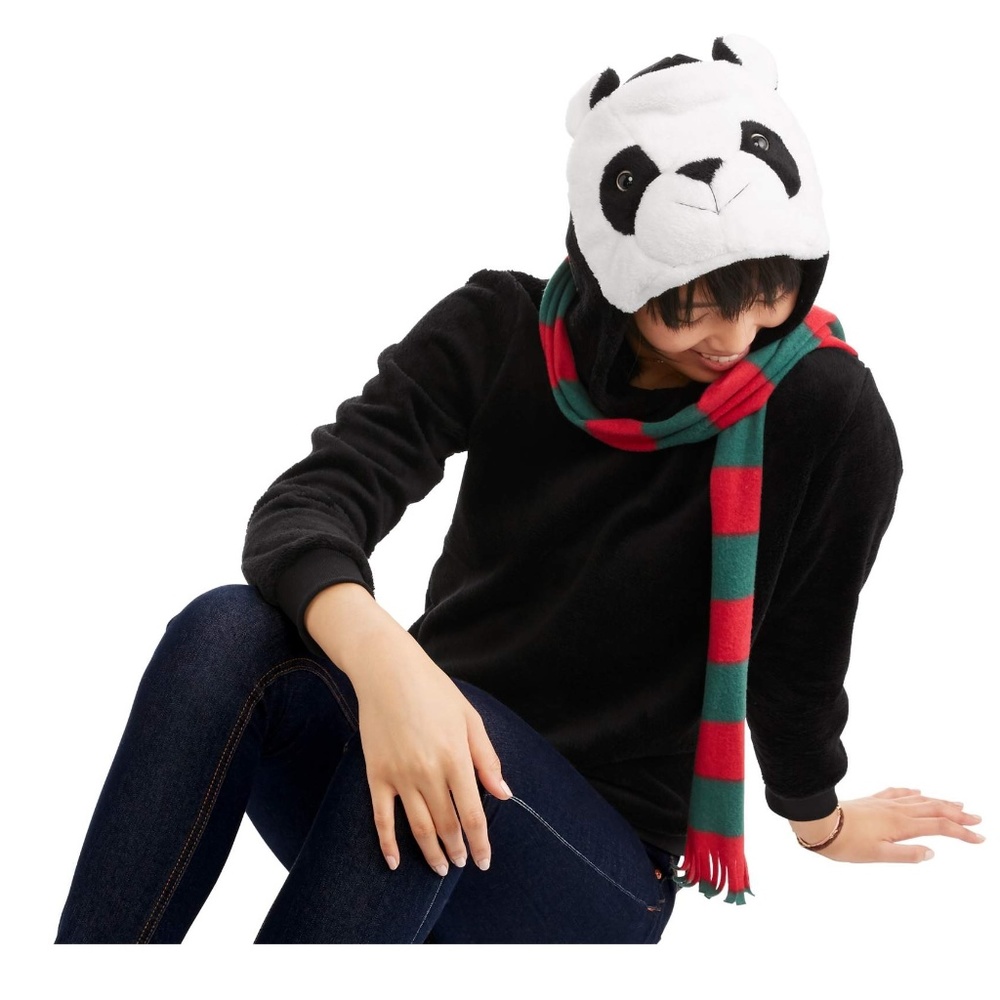 JUNIORS Christmas Panda Bear Woobie Pullover Hooded Shirt Size Med 7/9 NWT